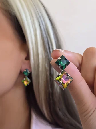 Dikey Kare Vintage Model Kristal Taşlı Hareli Yeşil Renkli Küpe