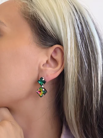 Dikey Kare Vintage Model Kristal Taşlı Hareli Yeşil Renkli Küpe