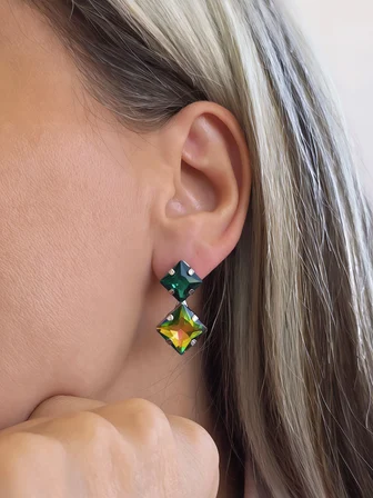 Dikey Kare Vintage Model Kristal Taşlı Hareli Yeşil Renkli Küpe