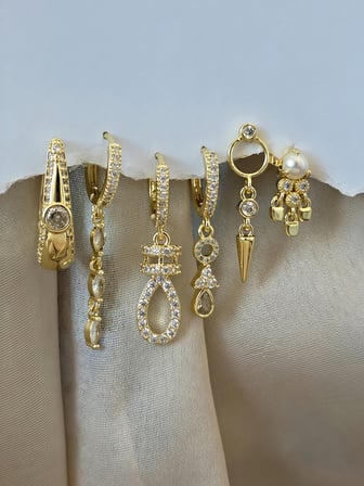 6'lı Sallantılı Zirkon Taşlı Çelik Gold Renk Küpe Seti