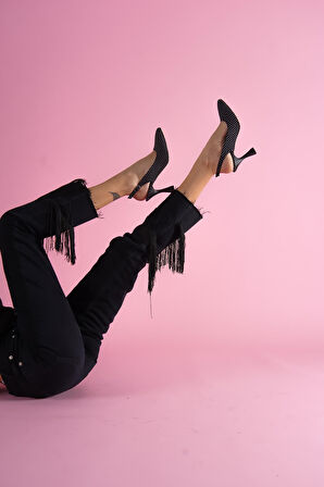 Rozalinda Siyah Puantiyeli Önü Sivri Günlük Kullanım Topuklu Ayakkabı