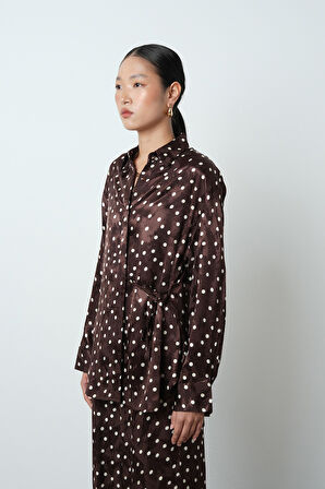 Kadın Yandan Bağlamalı Puantiye Desenli Kahverengi Gömlek