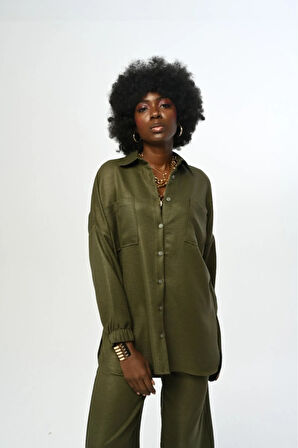 KADIN DÜZ RENK SİMLİ ÇİFT CEPLİ KOLLARI BÜZGÜLÜ OVERSİZE KESİM GÖMLEK