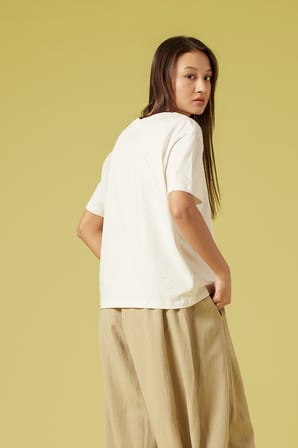 ORGANZE NAKIŞ DETAYLI T-SHIRT