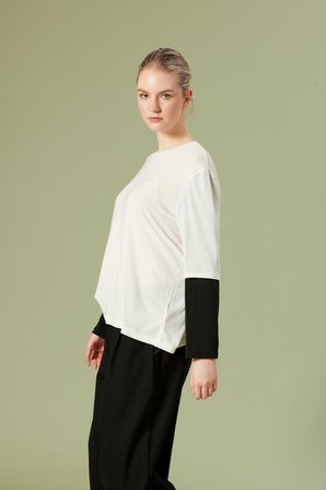 KONTRAST DETAYLI BİSİKLET YAKA T-SHIRT