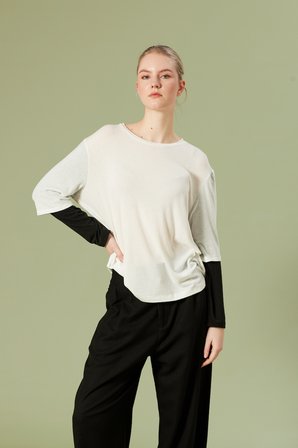 KONTRAST DETAYLI BİSİKLET YAKA T-SHIRT