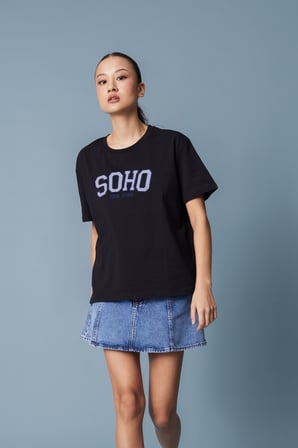 PÖTİKARE YAMA DETAYLI KISA KOLLU T-SHIRT