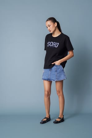 PÖTİKARE YAMA DETAYLI KISA KOLLU T-SHIRT
