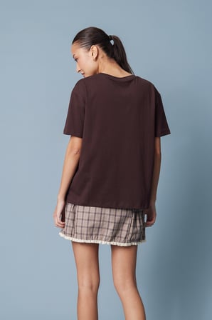 PÖTİKARE YAMA DETAYLI KISA KOLLU T-SHIRT