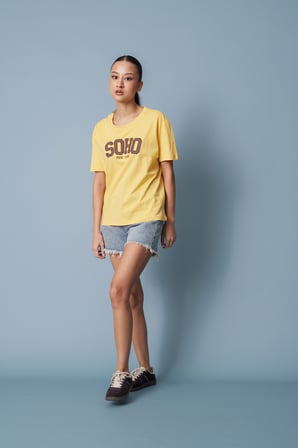 PÖTİKARE YAMA DETAYLI KISA KOLLU T-SHIRT