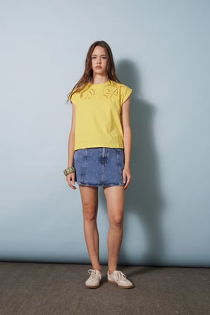 CUTWORK NAKIŞ DETAYLI T-SHIRT