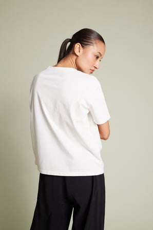 CUTWORK NAKIŞ DETAYLI KISA KOLLU T-SHIRT