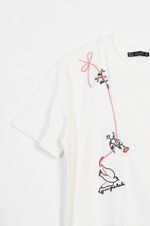 ÇİÇEK İŞLEMELİ KISA KOLLU T-SHIRT