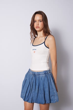 ÇİÇEK İŞLEMELİ ASKILI TOP