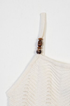 HALTER YAKA BONCUK DETAYLI ASKILI TRİKO TOP