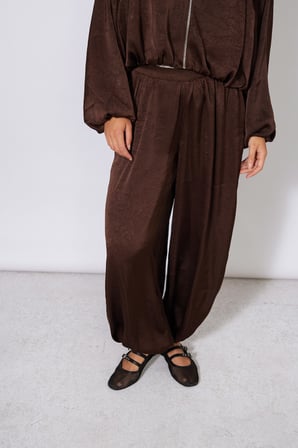BELİ LASTİKLİ DOKULU SATEN BALON PANTOLON