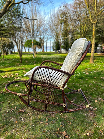 Sallanan Bambu Berjer Koltuk – Minderli, Ceviz Renk, Şık ve Konforlu Tasarım