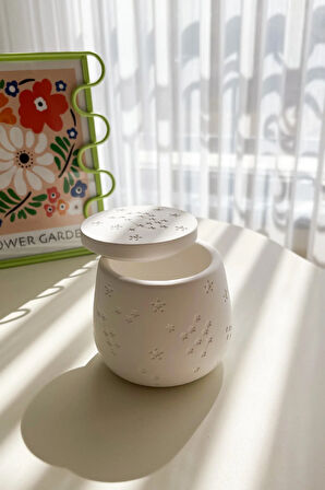 Yıldız İşlemeli Beyaz Dekoratif Boş Kutu