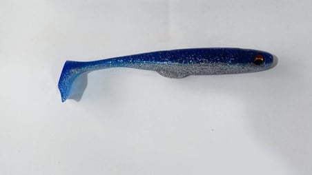Daiwa Flat Junkie Duckfin Shad 4.2" Silikon Yem/6 Adet(Gold Lame Raw Sardine)