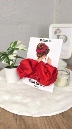 Pamuğum Atelier Kına Hediyeliği Kırmızı Tokalı Kız Figürlü Tasarım Kartlı (15 Adet)