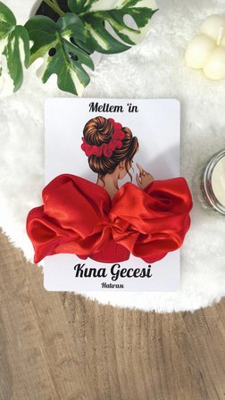Pamuğum Atelier Kına Hediyeliği Kırmızı Tokalı Kız Figürlü Tasarım Kartlı (15 Adet)