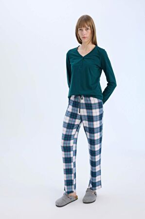 DeFacto Fall in Love Pijama Takımı Regular Fit V Yaka Uzun Kollu Üst Kareli Uzun Alt D2301AX24WNGN1040