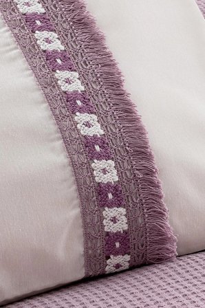 4 Parça Kopanaki Dantelli & Püsküllü Çift Kişilik Pike Takımı - %100 Pamuk - 210 x230 cm - Mürdüm