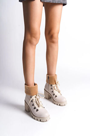 EMMA Bağcıklı Fermuarlı Ortopedik Taban Topuklu Kürk DetaylıKadın Bot KT - Krem