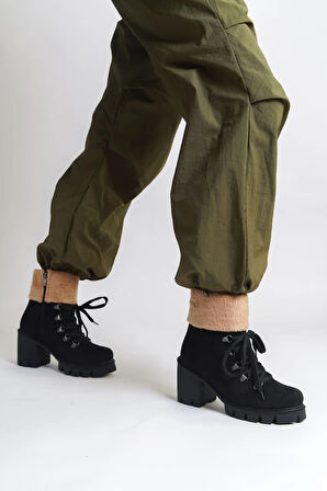 EMMA Bağcıklı Fermuarlı Ortopedik Taban Topuklu Kürk Detaylı Süet Kadın Bot ST - Siyah