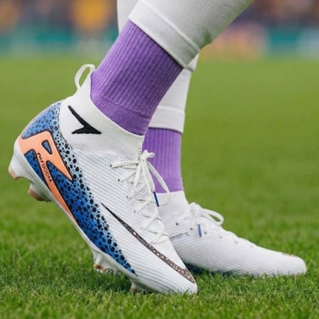 TTRENDYSHOSE  SUPERFLY PROFESYONEL ÇORAPLI ÇİM SAHA VE HALISAHA KRAMPON
