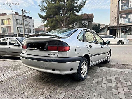 Renault Laguna 1-eski model 1996-çizgili far Depo marka Sol Şöför tarafı