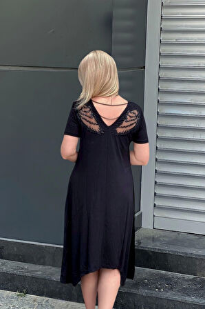 Sırtı Kanat Aplikeli Zincirli Elbise