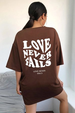 Unisex Love Never Fails Baskılı T-shirt