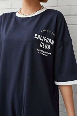 Uyguntarz Unisex Lacivert Yaka Kol Detaylı California Club Baskılı Oversize T-shirt