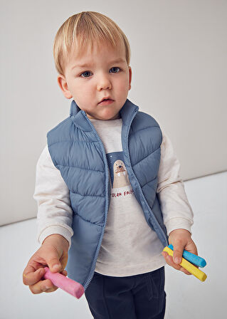 Mayoral 1-4 Yaş Erkek Bebek 3’lü Takım – Mavi Cepli Şişme Yelek, Baskılı Sweat ve Lacivert Şardonlu Eşofman