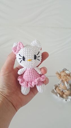 ördekve hello kitty oyuncak (el örgüsüdür)