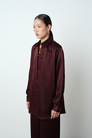 Kadın Düz Renk Parlak Kumaş Oversize Kesim Gömlek