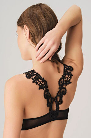 Bicomi Balenli Destekli Dolgulu Sırt Detaylı Dantelli Sütyen ve String Takım