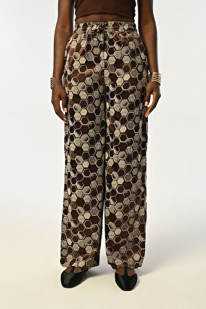 KADIN BELİ LASTİKLİ BOL PAÇA PETEK DESENLİ KAHVERENGİ PANTOLON