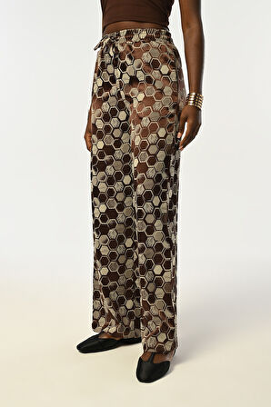 KADIN BELİ LASTİKLİ BOL PAÇA PETEK DESENLİ KAHVERENGİ PANTOLON