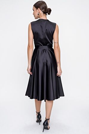 Kruvaze Yaka Bağcıklı Saten Elbise