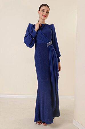 Beli Taş Aksesuarlı Likralı Şifon Detaylı Astarlı Uzun Simli Geniş Beden Aralıklı Elbise Saks