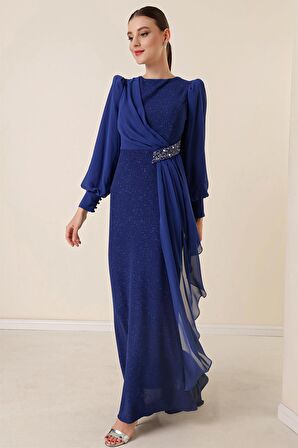 Beli Taş Aksesuarlı Likralı Şifon Detaylı Astarlı Uzun Simli Geniş Beden Aralıklı Elbise Saks