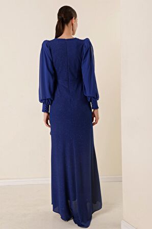 Beli Taş Aksesuarlı Likralı Şifon Detaylı Astarlı Uzun Simli Geniş Beden Aralıklı Elbise Saks