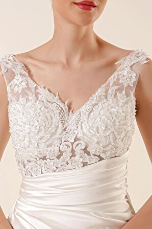 Üstü Boncuklu Güpür Transparan DrapeliAstarlı Uzun Saten Elbise Ekru