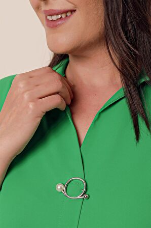 Polo Yaka Broşlu Çeyrek Kol Büyük Beden Bluz Yeşil