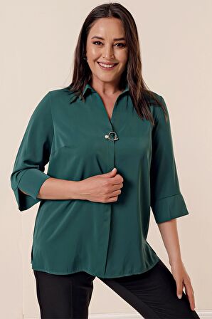 Polo Yaka Broşlu Çeyrek Kol Büyük Beden Bluz Koyu Yeşil