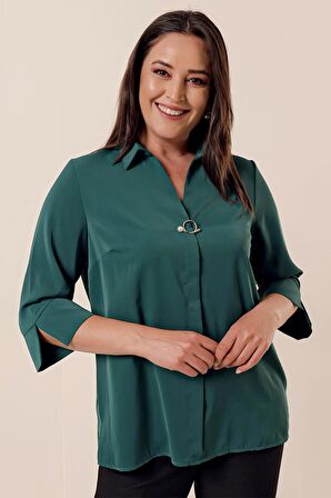 Polo Yaka Broşlu Çeyrek Kol Büyük Beden Bluz Koyu Yeşil