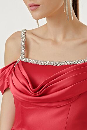 Taş Detaylı İnce Askılı Düşük Kol Astarlı Uzun Saten Elbise