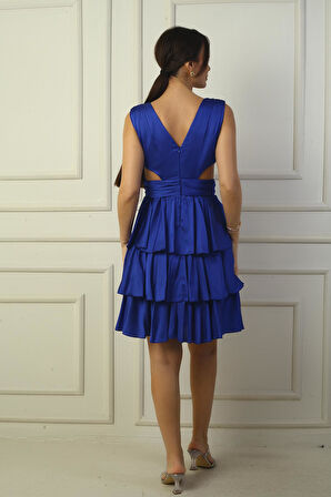 Kadın Ön Arka V Yaka Bel Dekolteli Astarlı Katlı Saten Kısa Elbise